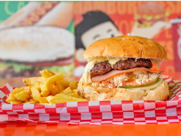1 HAMBURGUESA MIXTA + 1 PERRO ESPECIAL + PAPAS + 2 COCA COLA 250 ML